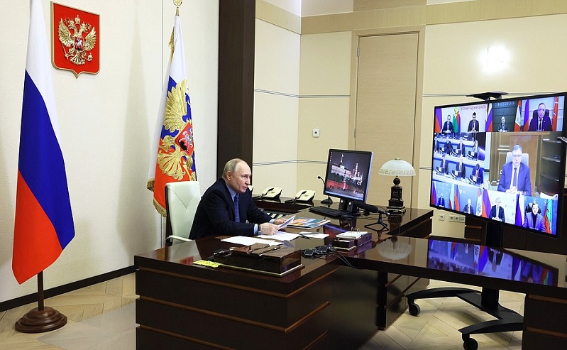 Президент России Владимир Путин провел расширенное совещание по развитию в стране круглогодичных морских курортов